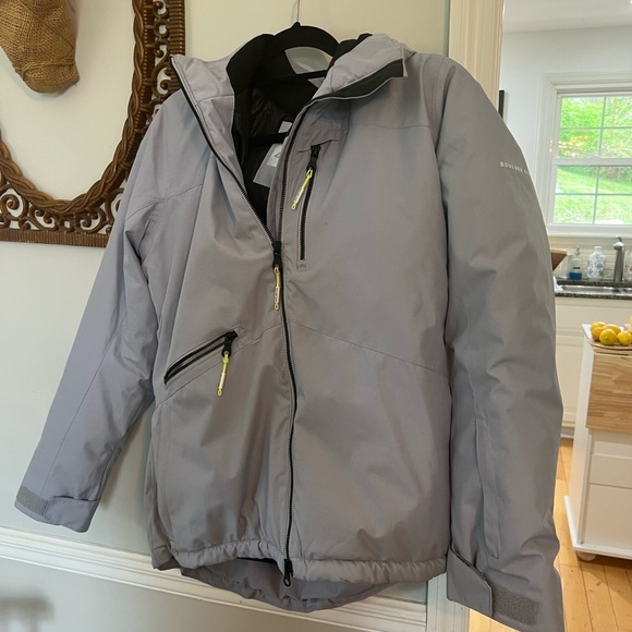 Boulder Gear Jacket with fur lined Hood. Light lavender - Large - Picture 3 of 13